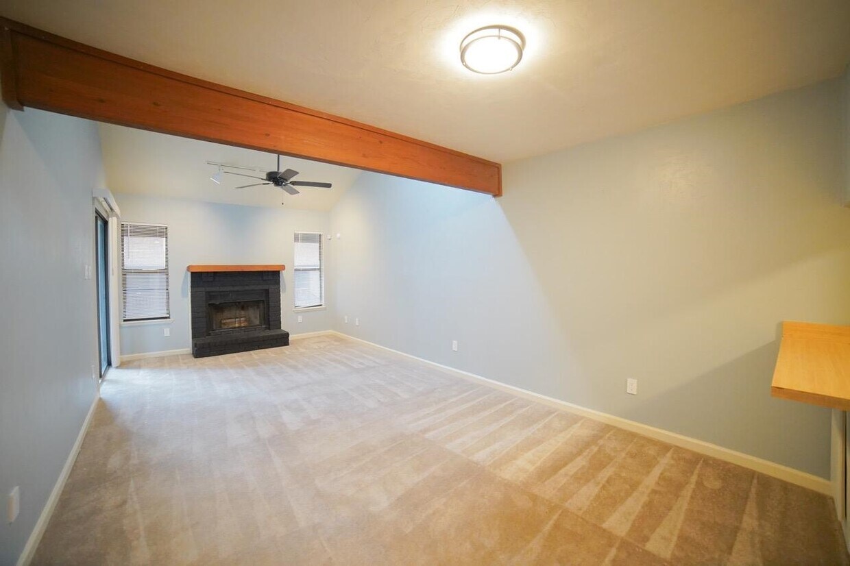 Foto principal - 216 Dixie Dr