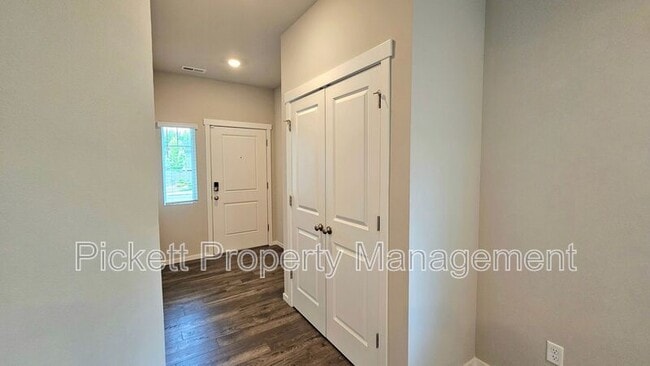 Building Photo - 6524 Yorktown Pl NE