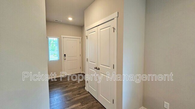 Foto del edificio - 6524 Yorktown Pl NE