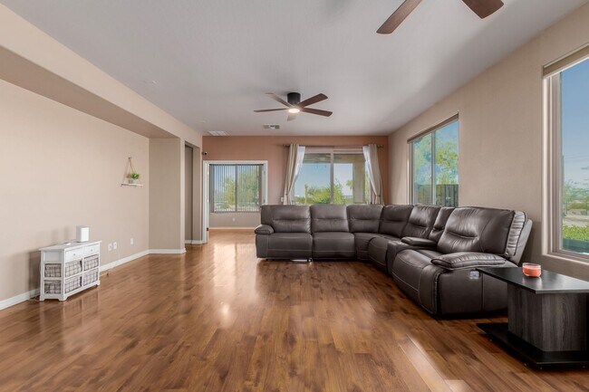 Foto del edificio - Gorgeous Property in 55+ Community