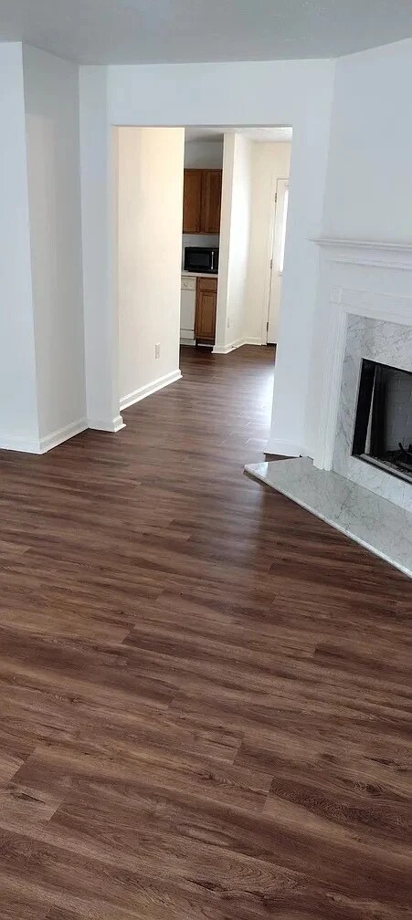 Foto del edificio - 5727 Windfall Ln