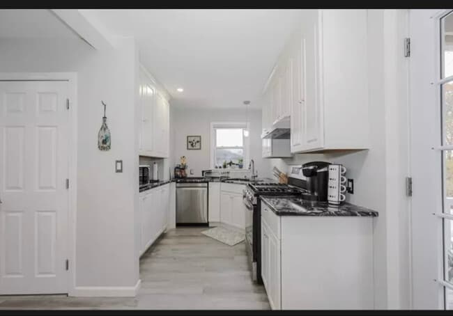 Building Photo - 35 Honora Ave