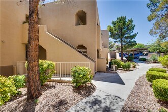 Building Photo - 1900 Villa Palms Ct