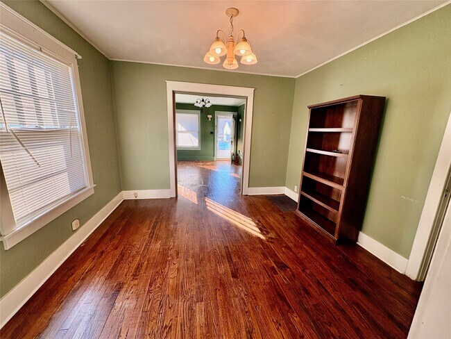 Foto del edificio - 211 Dudley Ave