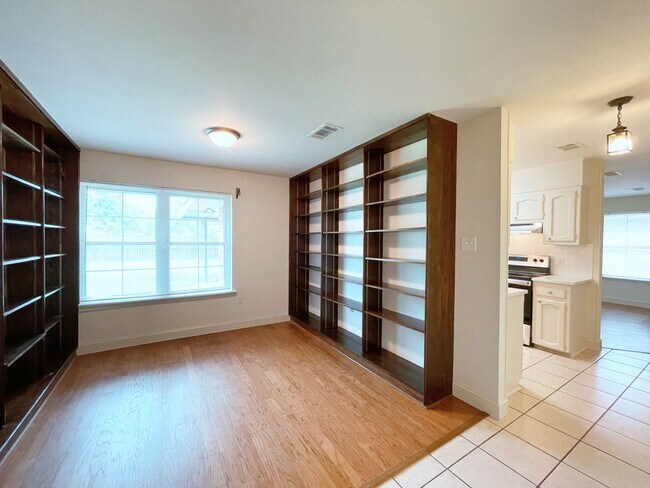 Foto del edificio - 3 Bedroom House off Siegen and Perkins!