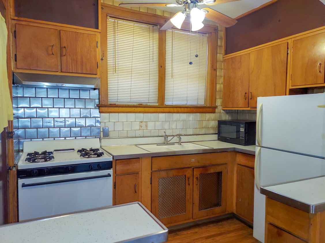 Primary Photo - 3322 N Menard Ave