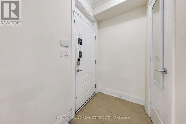 Photo du bâtiment - 7-TH17 Oakburn Crescent