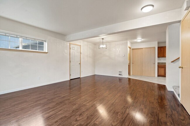 Building Photo - 4 Bedroom Home in Fabulous Poulsbo Location