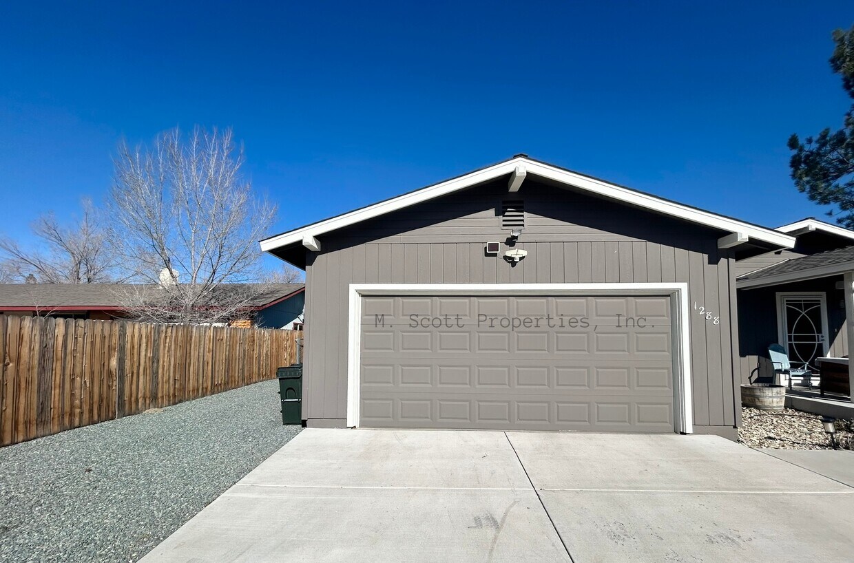 Primary Photo - 1288 Bolivia Way