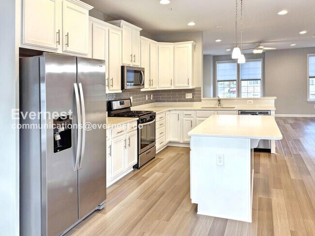 Foto del edificio - 9001 Elderwood Pl