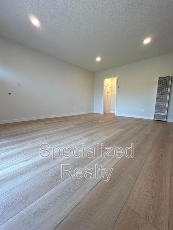 Building Photo - 504 Hill Dr