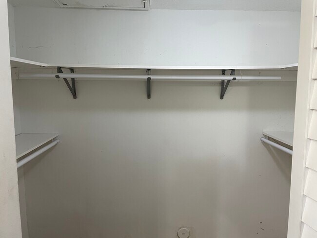 Walk in closet - 11901 NW 11th St