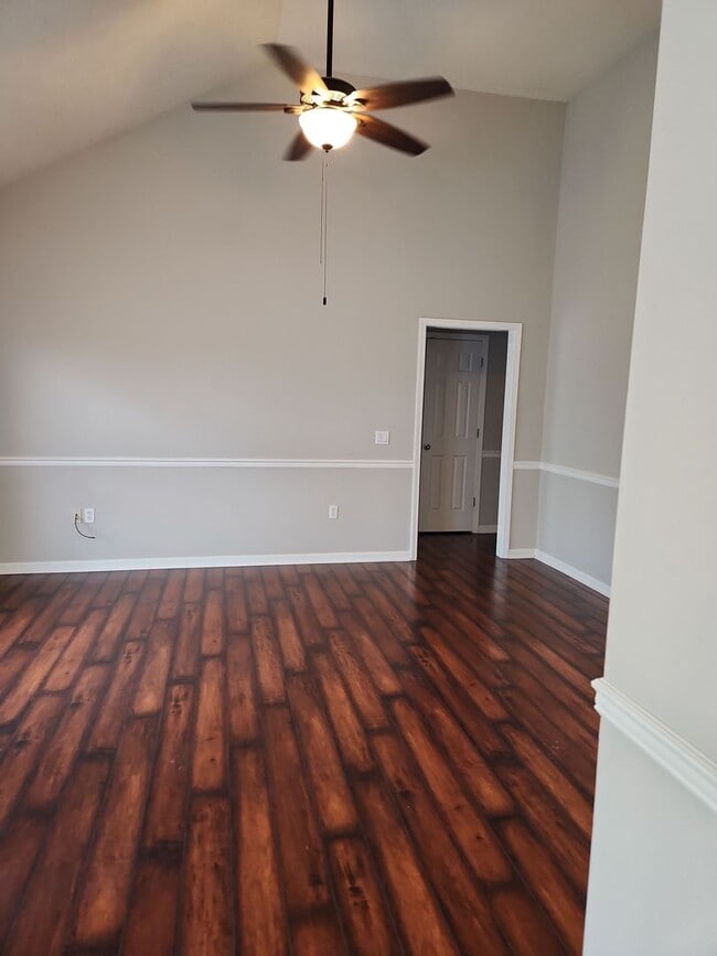 Building Photo - All Brick 4 bedroom, 2 Bath Home