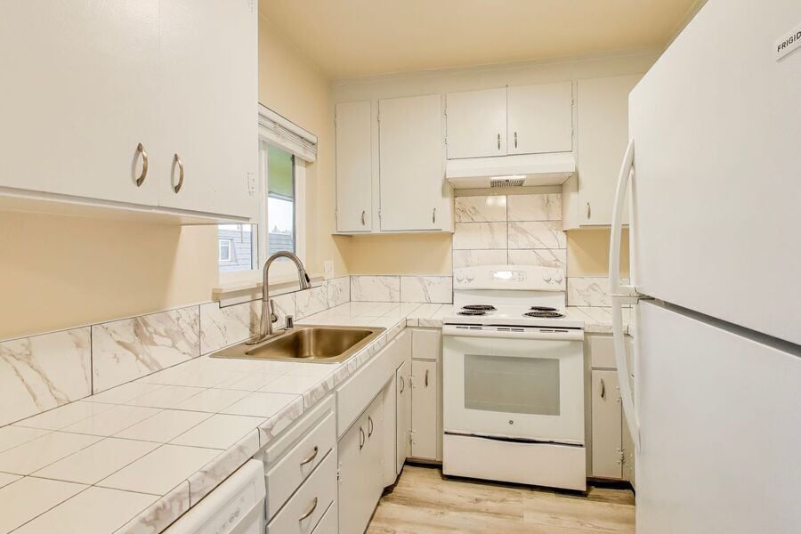 Photo - 1279 Ayala Drive-03