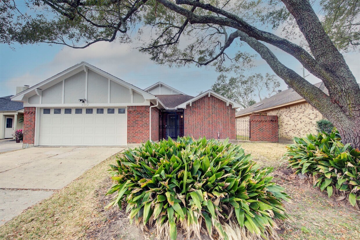 Foto principal - 1402 Forest Home Dr