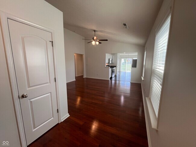 Foto del edificio - 5771 White Pine Rd
