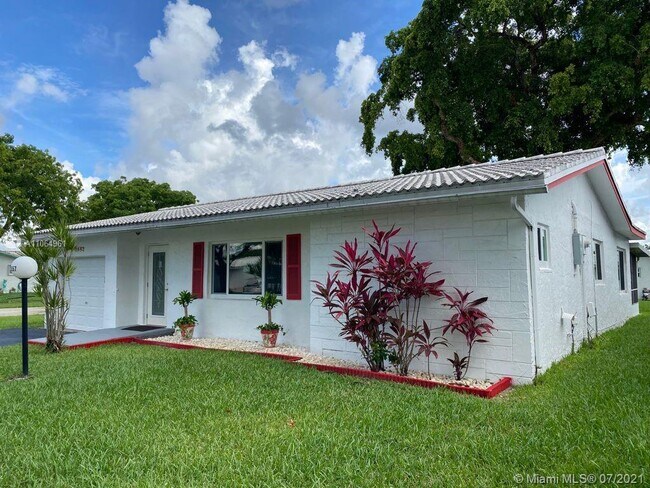 Foto del edificio - 8557 N Campanelli Blvd
