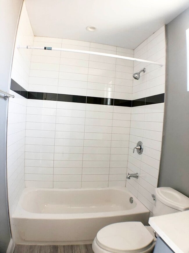 Photo - 410 Sloat St Apartment