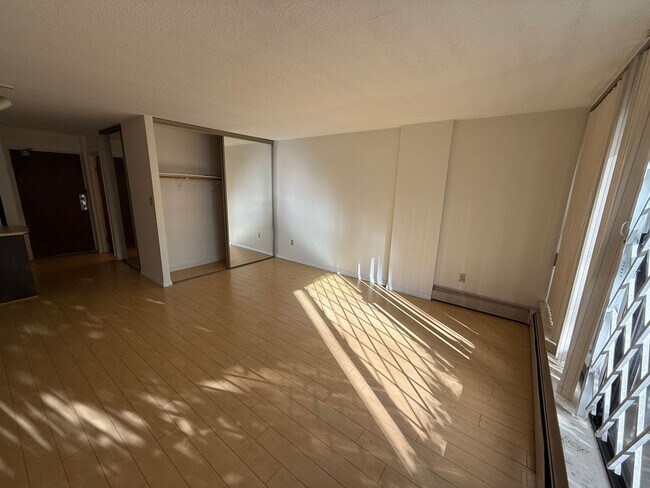 Photo du bâtiment - 950 Drake St