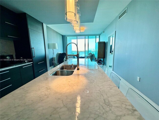 Foto del edificio - 900 Biscayne Blvd