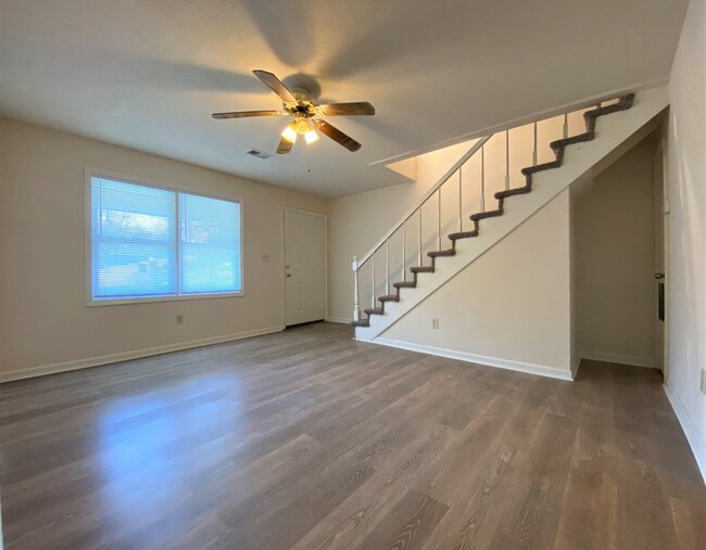 Foto del edificio - Townhouse style 4bed, 2bath duplex in Cul-...