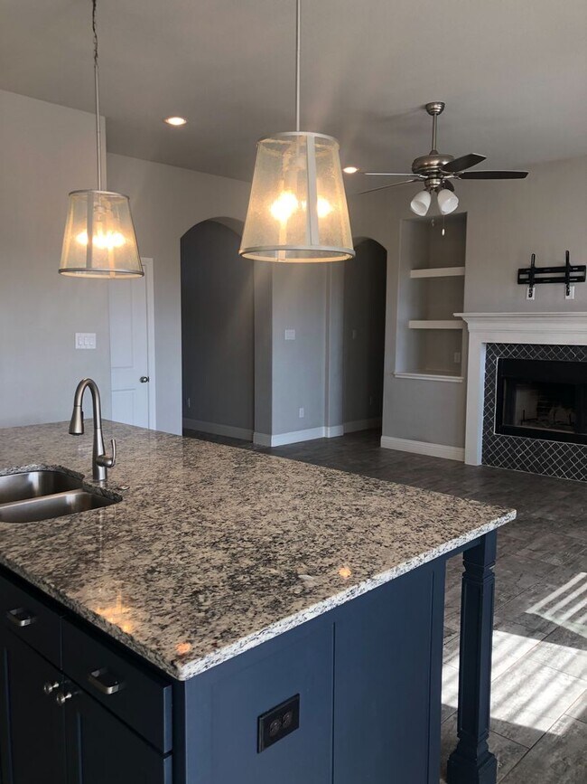 Foto del edificio - 4 Bdrm/2Bath in the Heart of Weatherford!