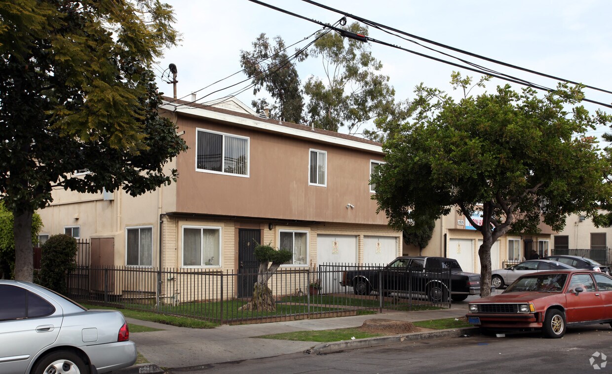 Primary Photo - 1533 Hellman St