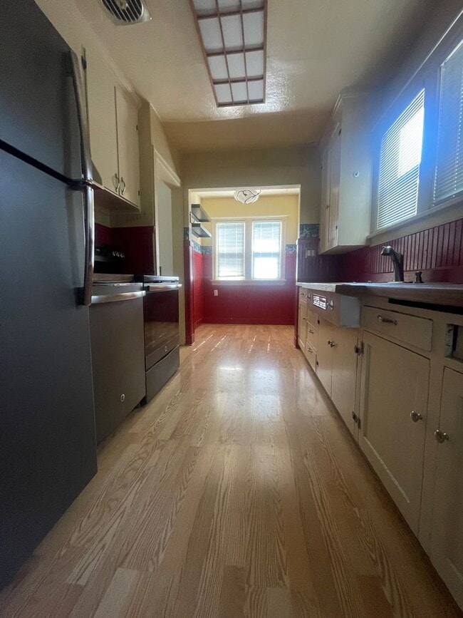 Building Photo - Now renting 2 bedroom House