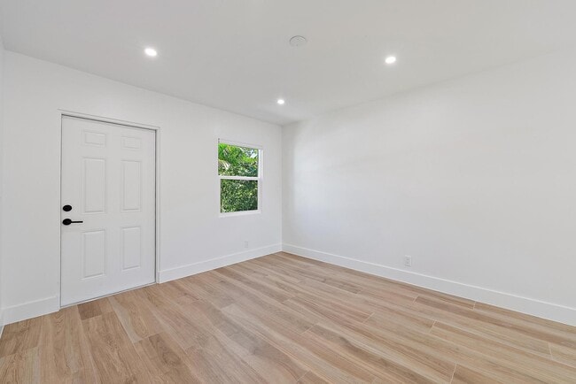 Building Photo - 5004 Webster Ave