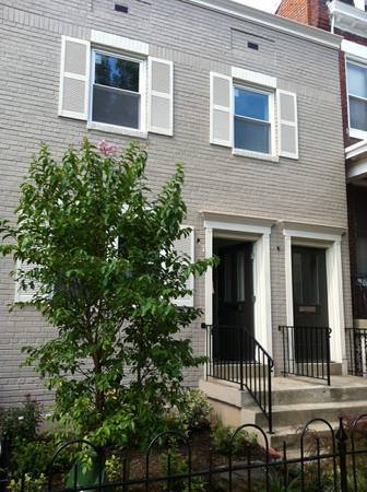 Building Photo - 812 C St NE