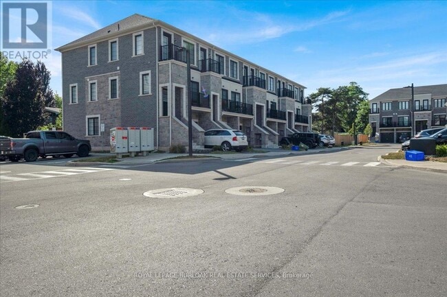 Building Photo - 383 Dundas St E