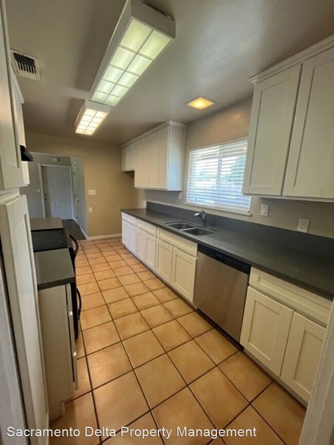 Building Photo - 3 br, 1 bath House - 1204 Rushden Drive ^^