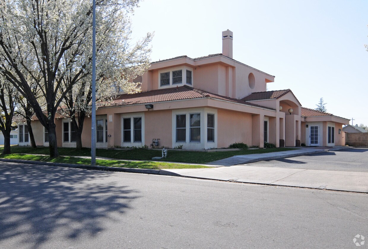Foto del edificio - 4291 N Millbrook Ave
