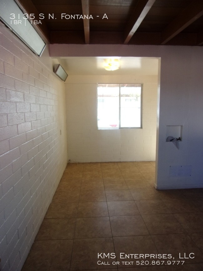 Building Photo - 3135 N Fontana Ave