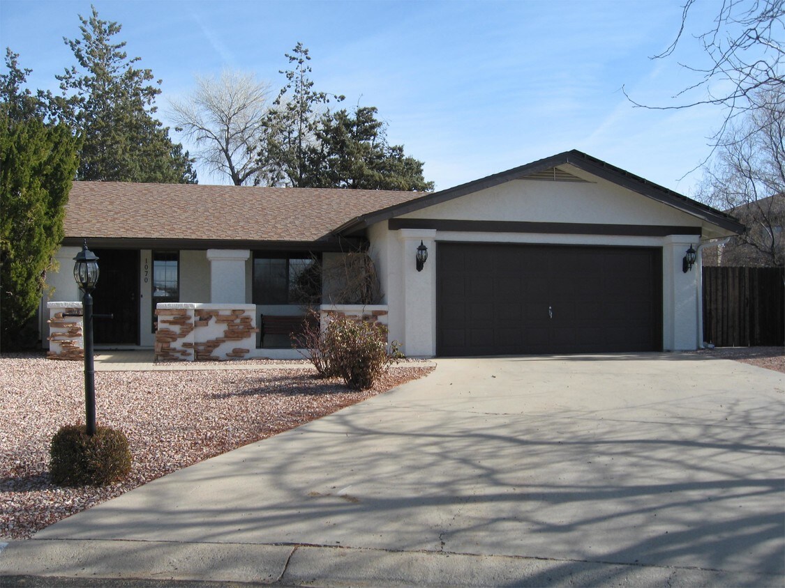 Primary Photo - 1070 Canary Dr