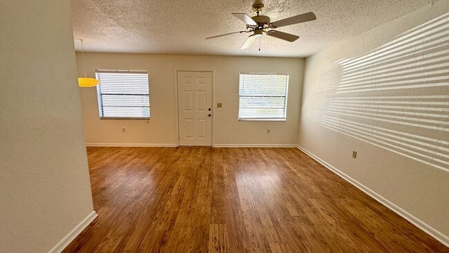 Building Photo - MOVE-IN READY 2BR/2BA CONDO in the NORTHWEST