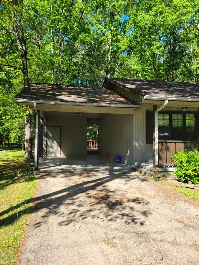 Building Photo - 172 St George Dr