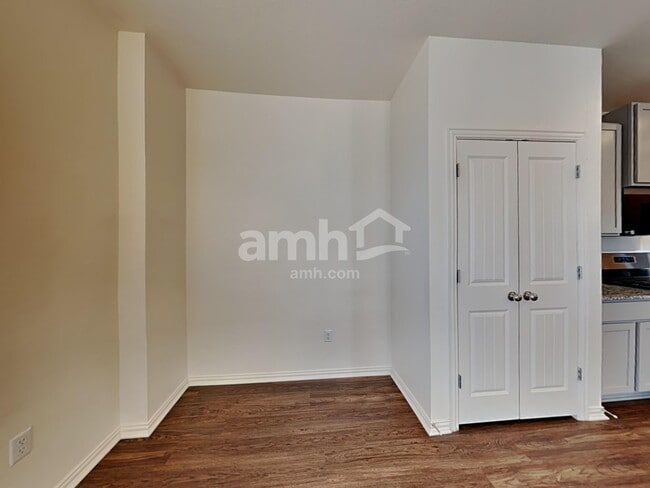 Building Photo - 175 Pebble Creek Run