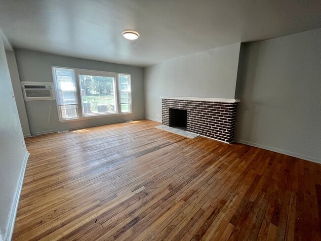 Taylor Street 4813-4815 - Taylor Street 4813-4815 Apartment