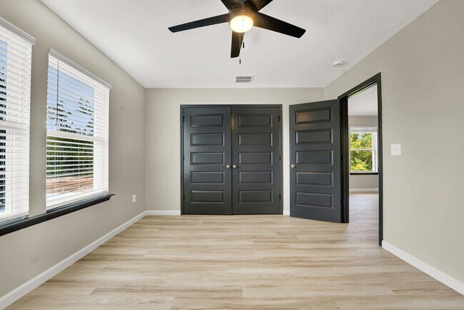 Foto del edificio - 3 Bed 2 Bath Duplex