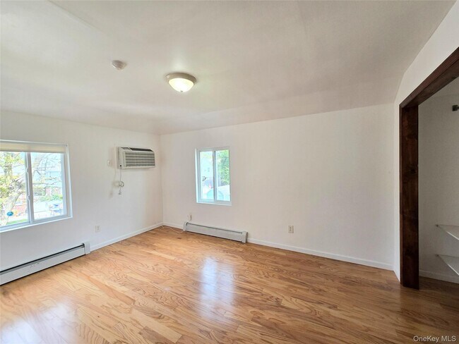 Foto del edificio - 219-23 114th Rd