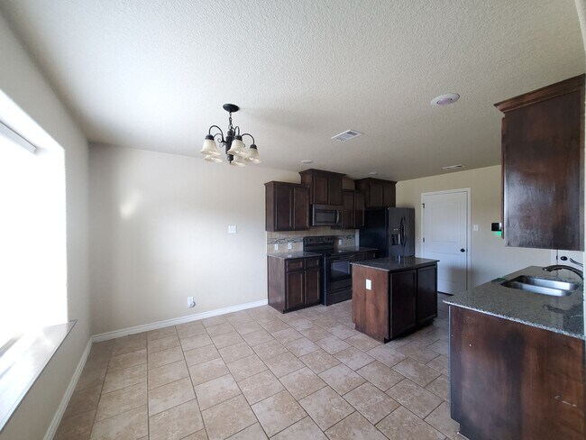 Building Photo - 4-Bedroom House for Rent in Killeen