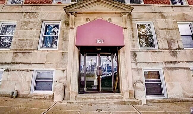 Building Photo - 851 Boulevard E