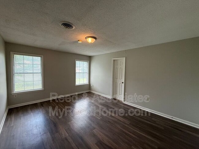 Building Photo - 4811 Barkshire Dr