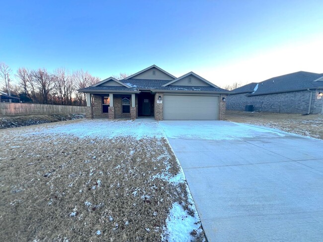 Building Photo - NEW 3 Bedroom In Carl Junction