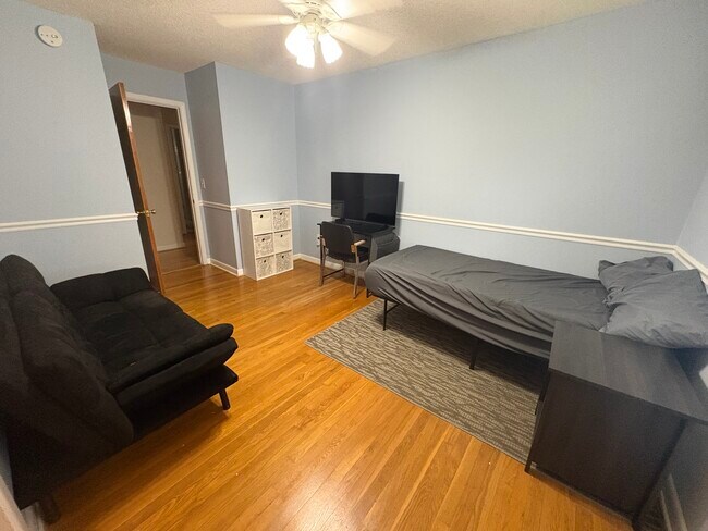 Foto del edificio - 6011 Wedgewood Dr