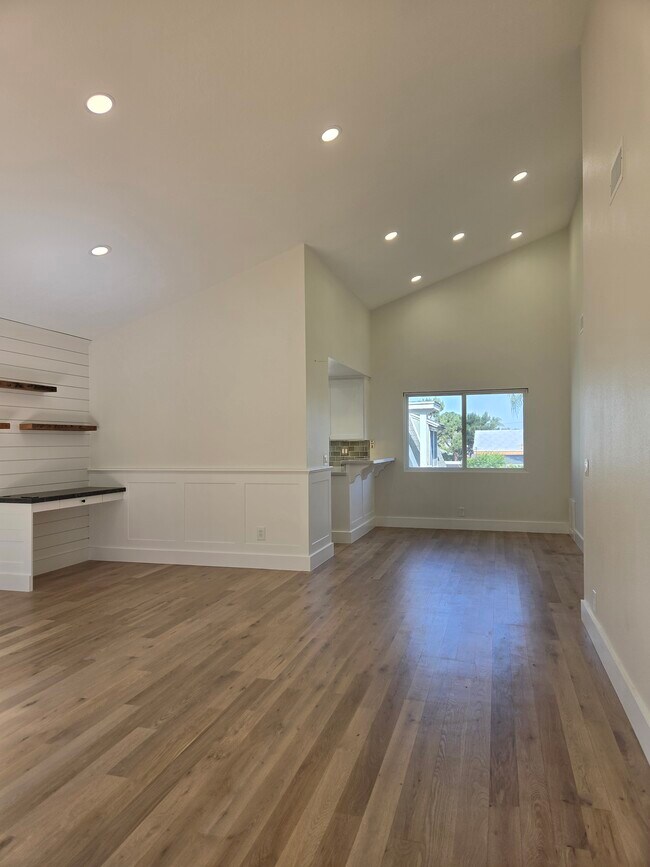 Foto del edificio - 245 Mesa Dr