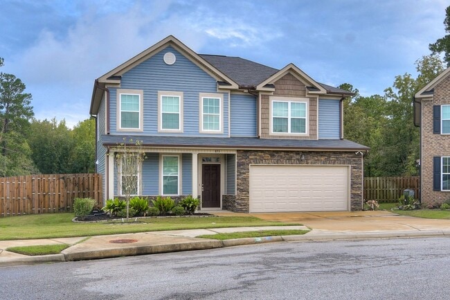 Building Photo - 4 Bedroom 2.5 Bath Canterbury Farms