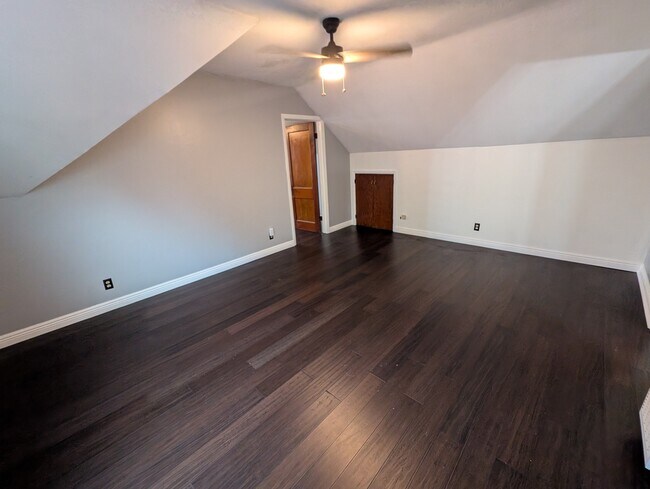 Sala de estar - 2340 N Bremen St