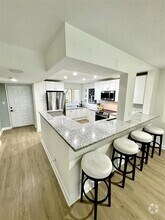 Building Photo - 2208 S Cypress Bend Dr